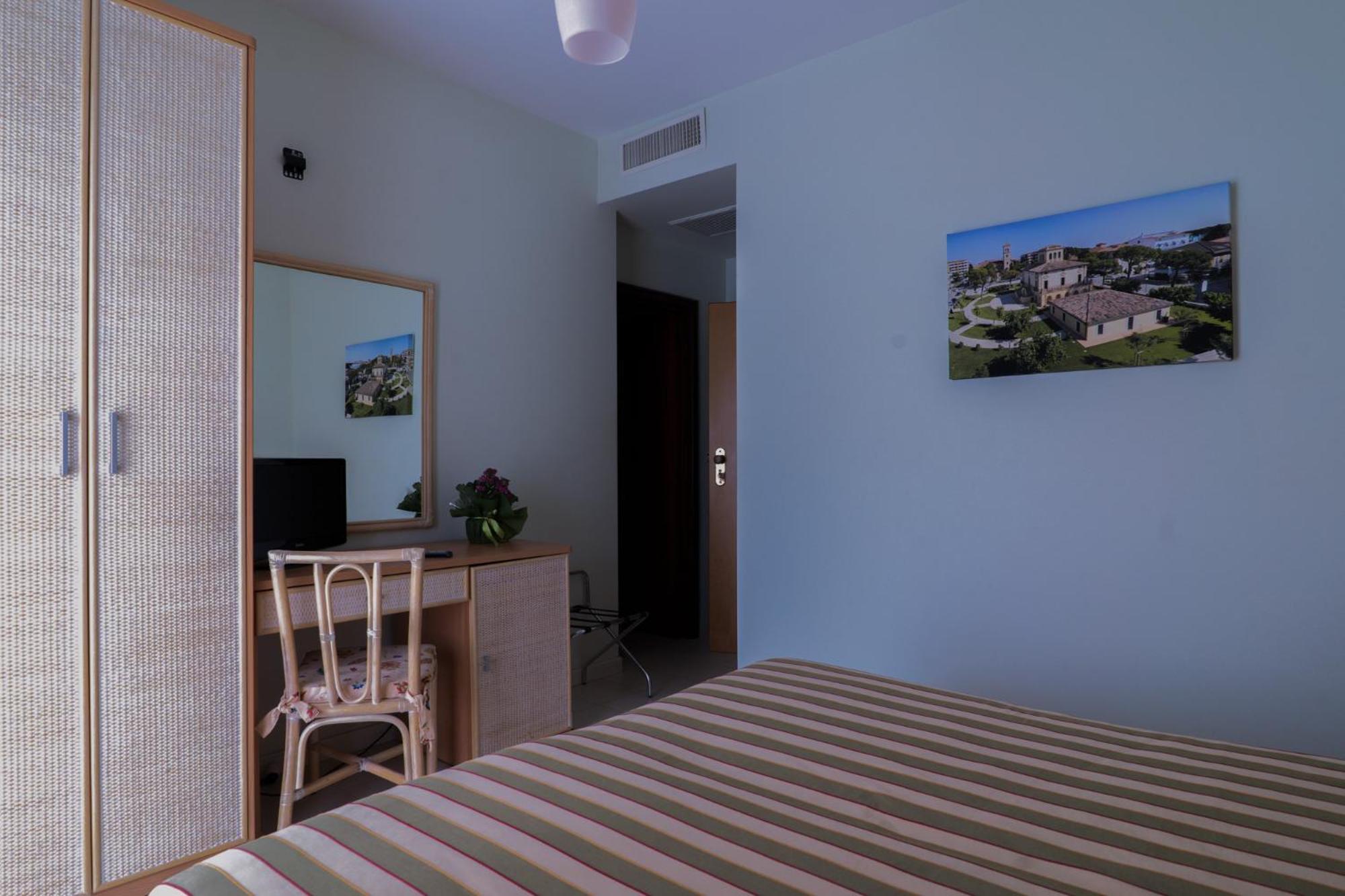 Hotel Jollino Пинето Экстерьер фото