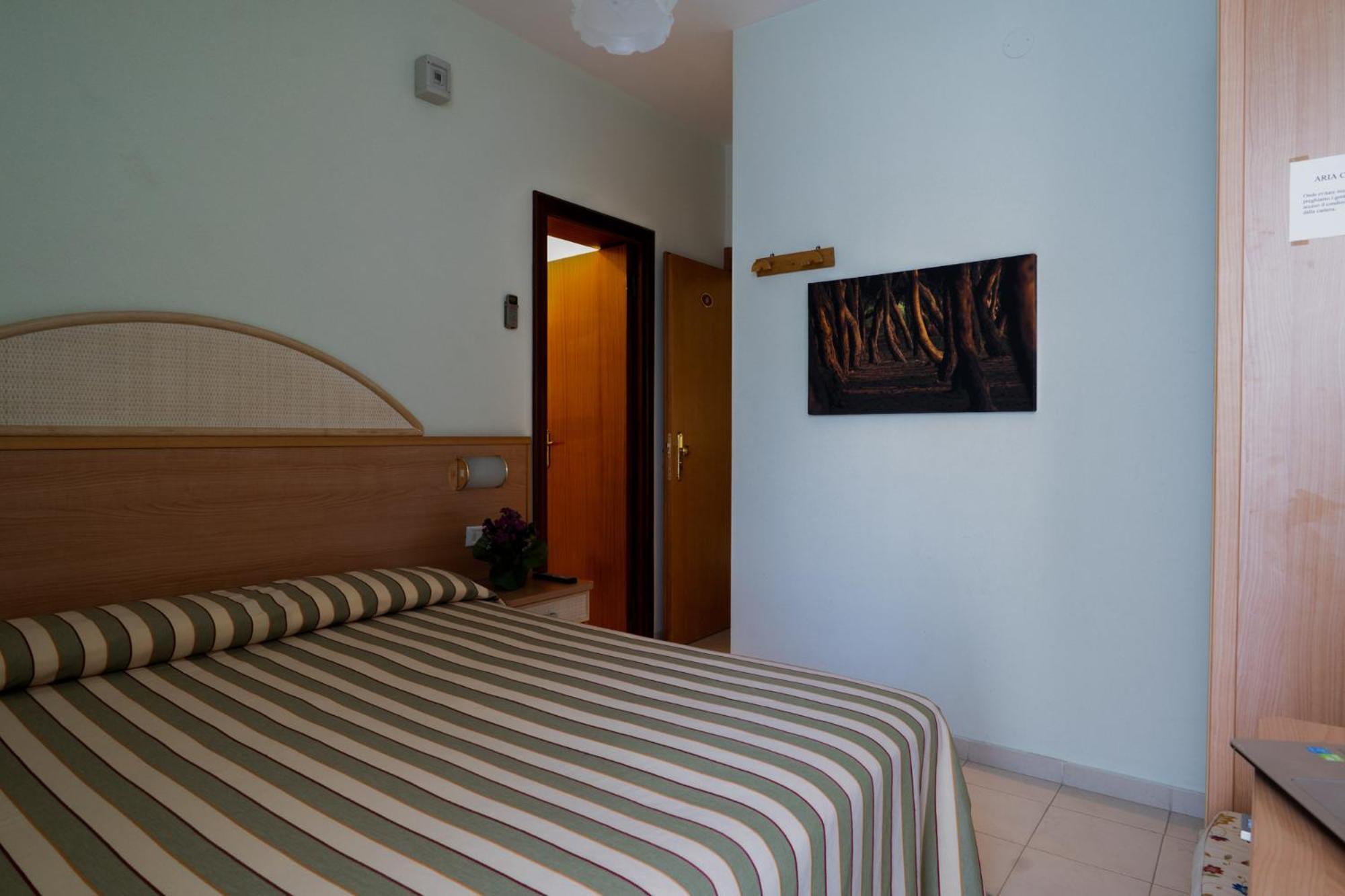 Hotel Jollino Пинето Экстерьер фото