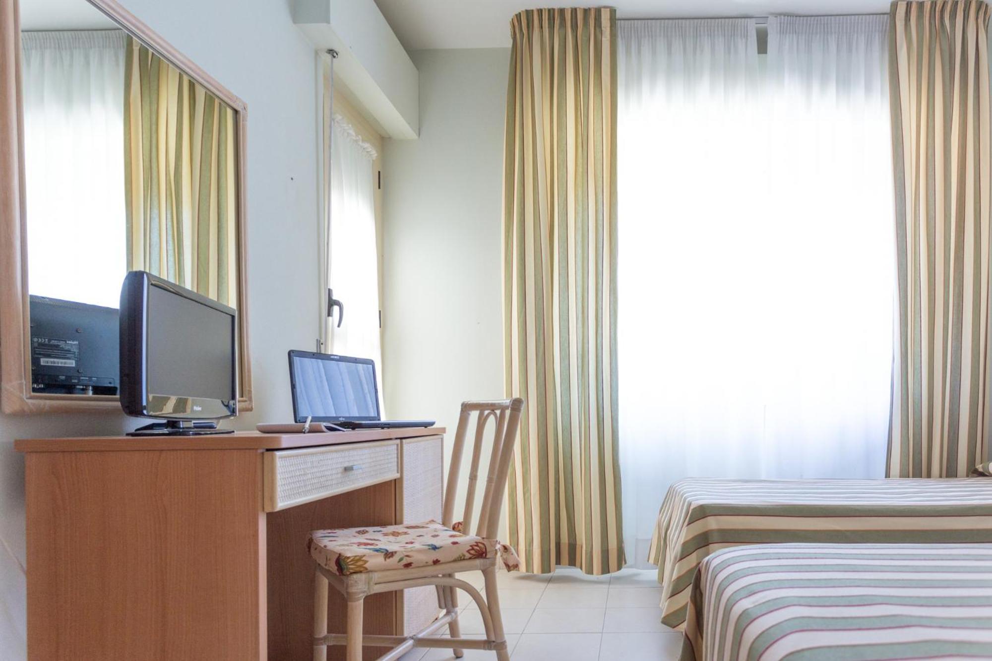 Hotel Jollino Пинето Экстерьер фото
