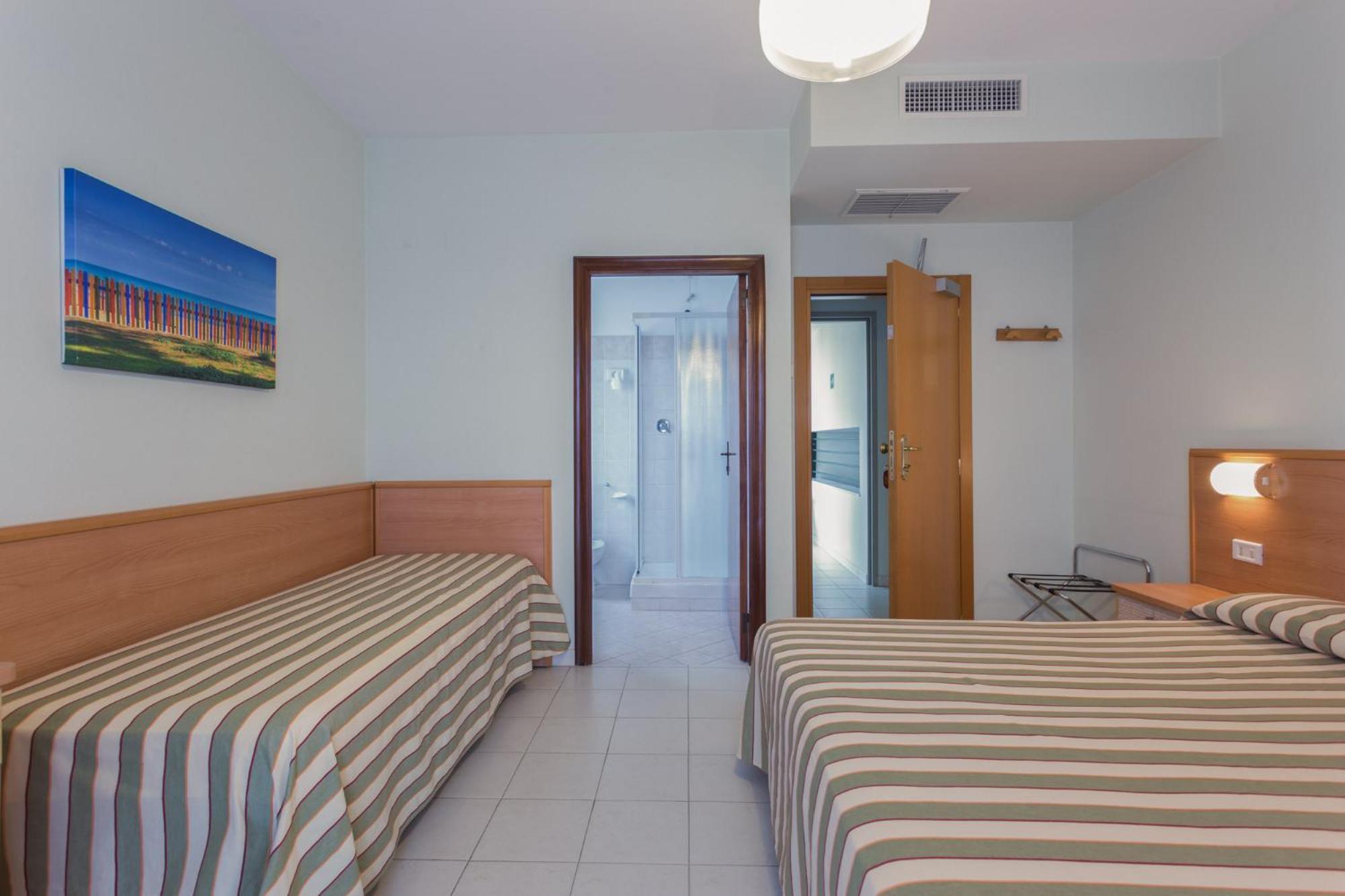 Hotel Jollino Пинето Экстерьер фото