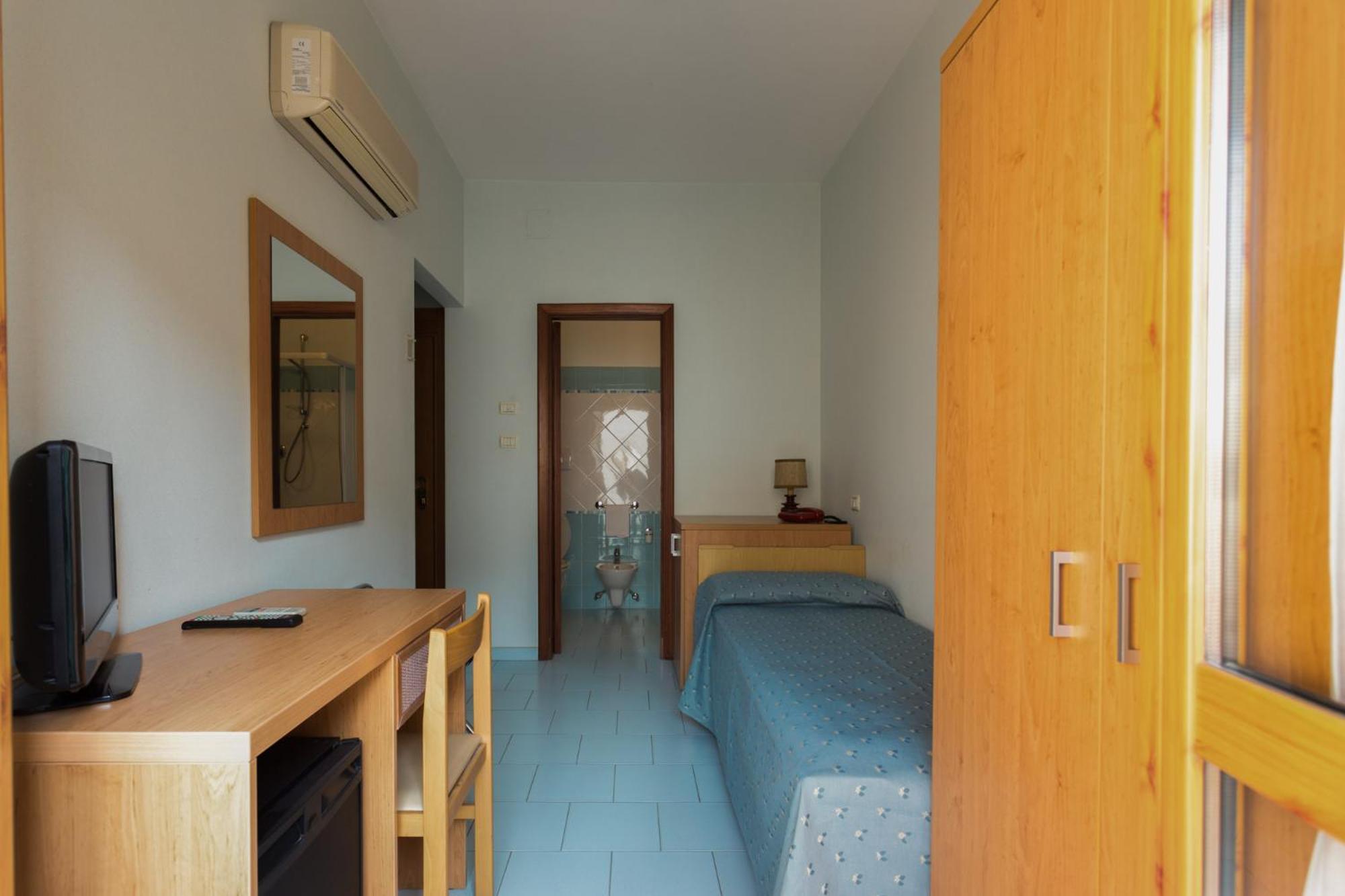 Hotel Jollino Пинето Экстерьер фото