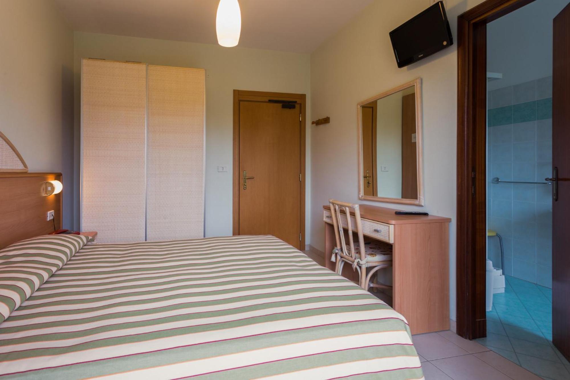 Hotel Jollino Пинето Экстерьер фото