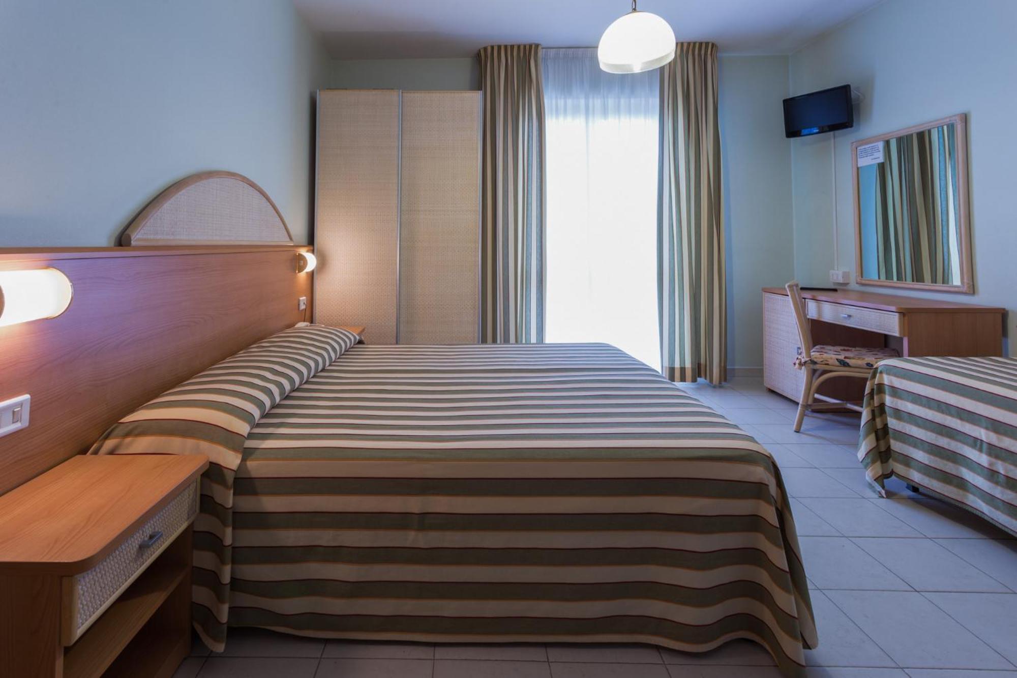 Hotel Jollino Пинето Экстерьер фото