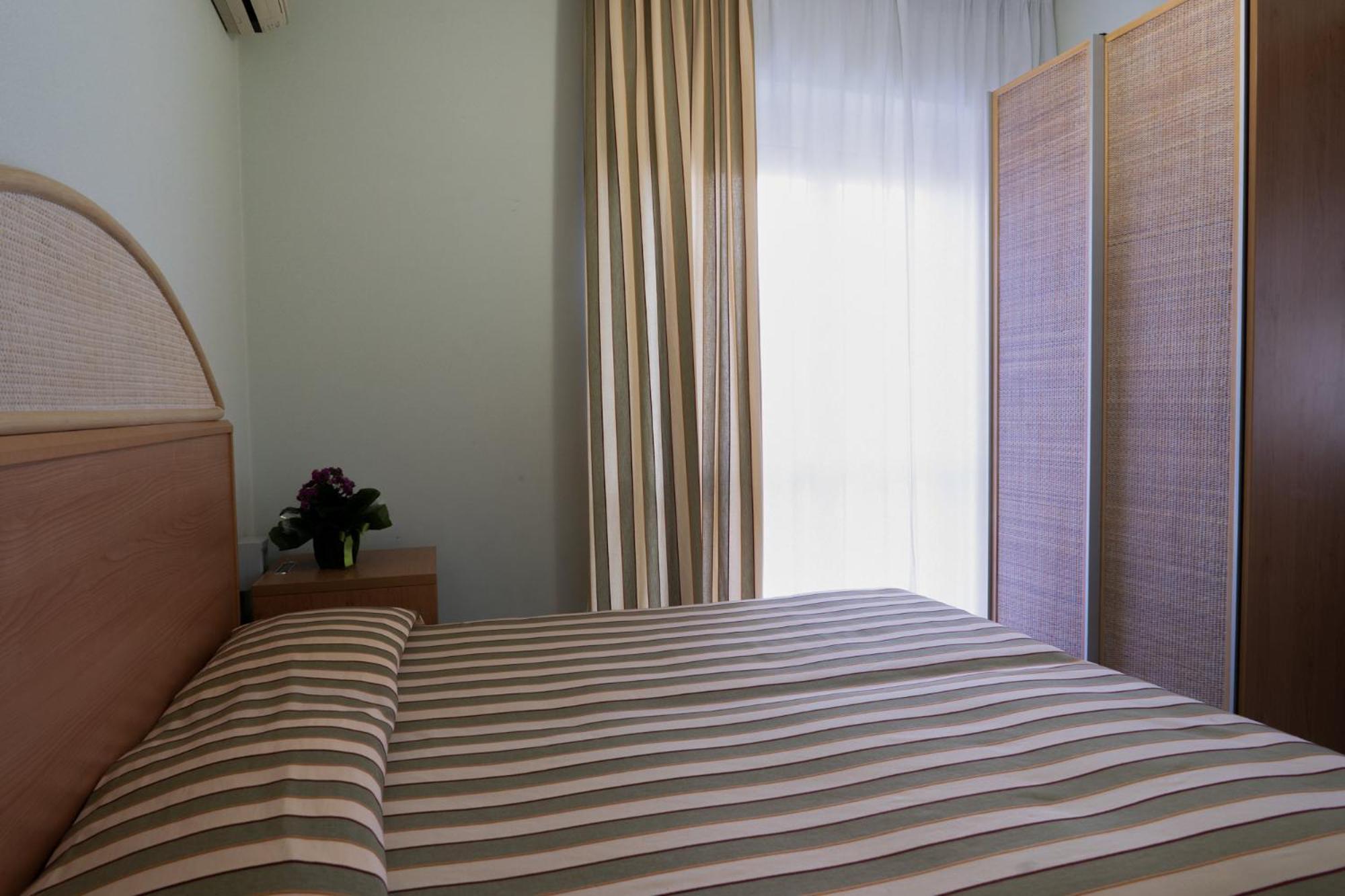 Hotel Jollino Пинето Экстерьер фото
