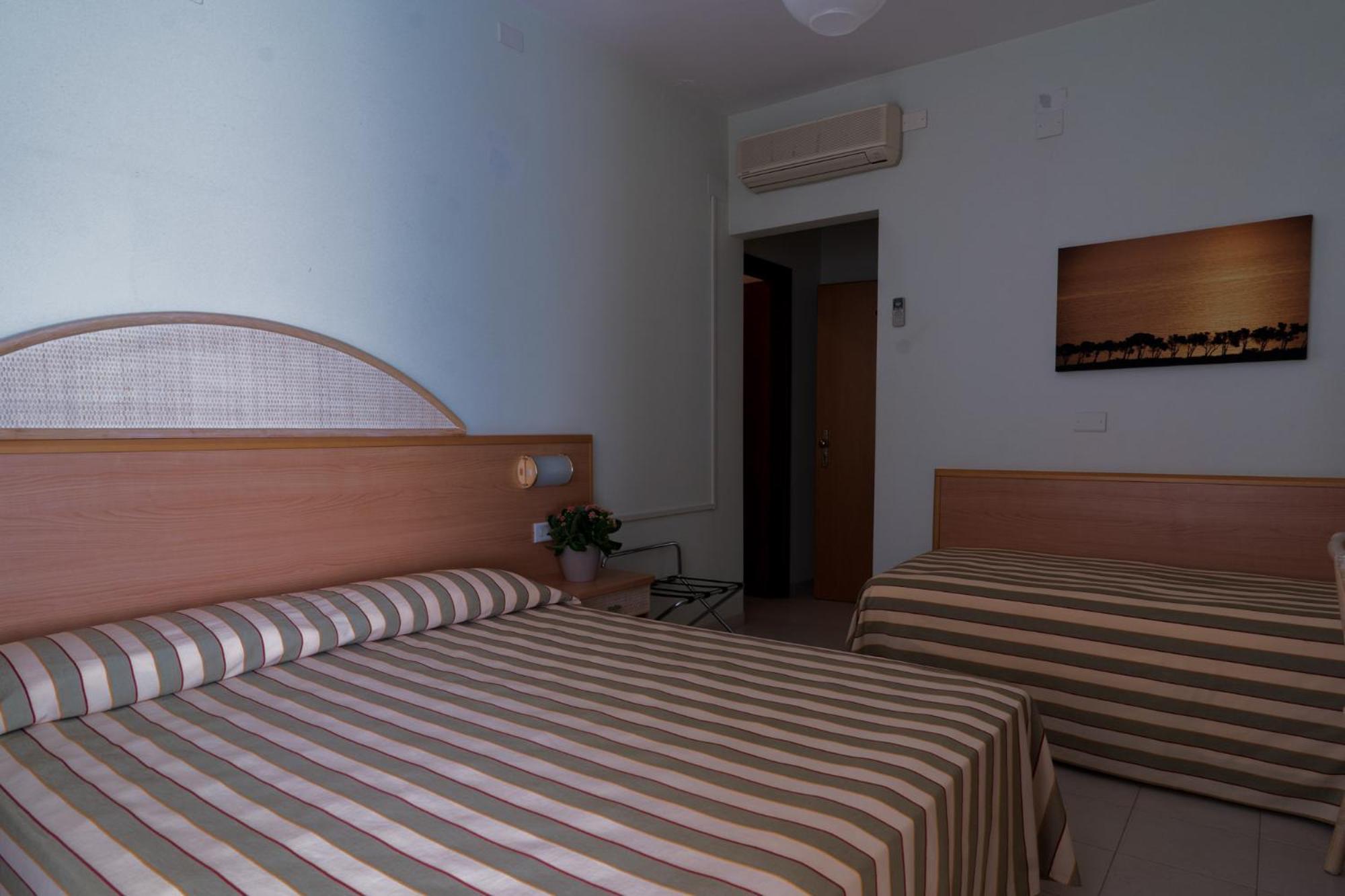 Hotel Jollino Пинето Экстерьер фото
